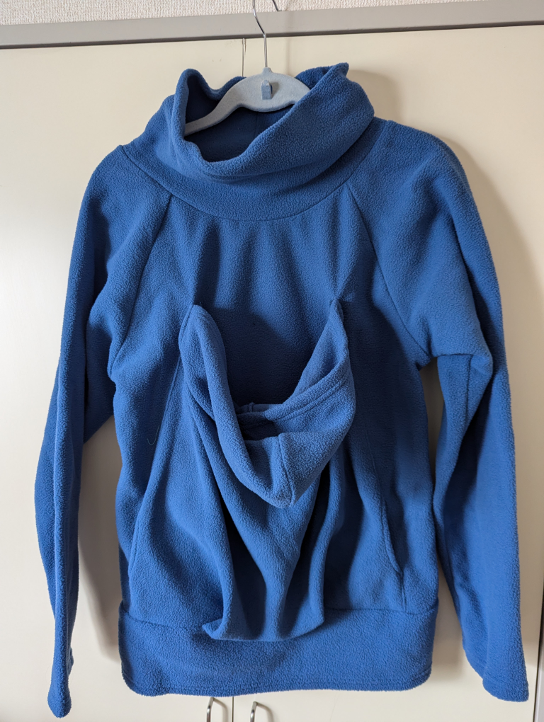 Kangaroo  Sweater 赤ちゃんを抱っこできる服
