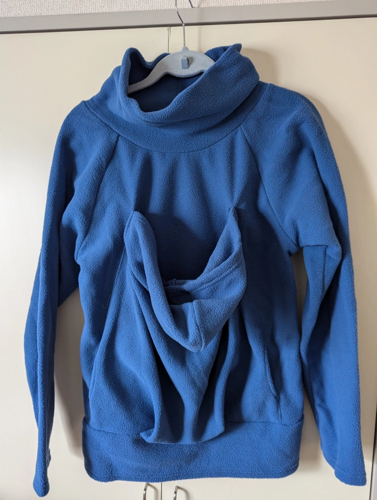 Kangaroo Sweater 赤ちゃんを抱っこできる服
