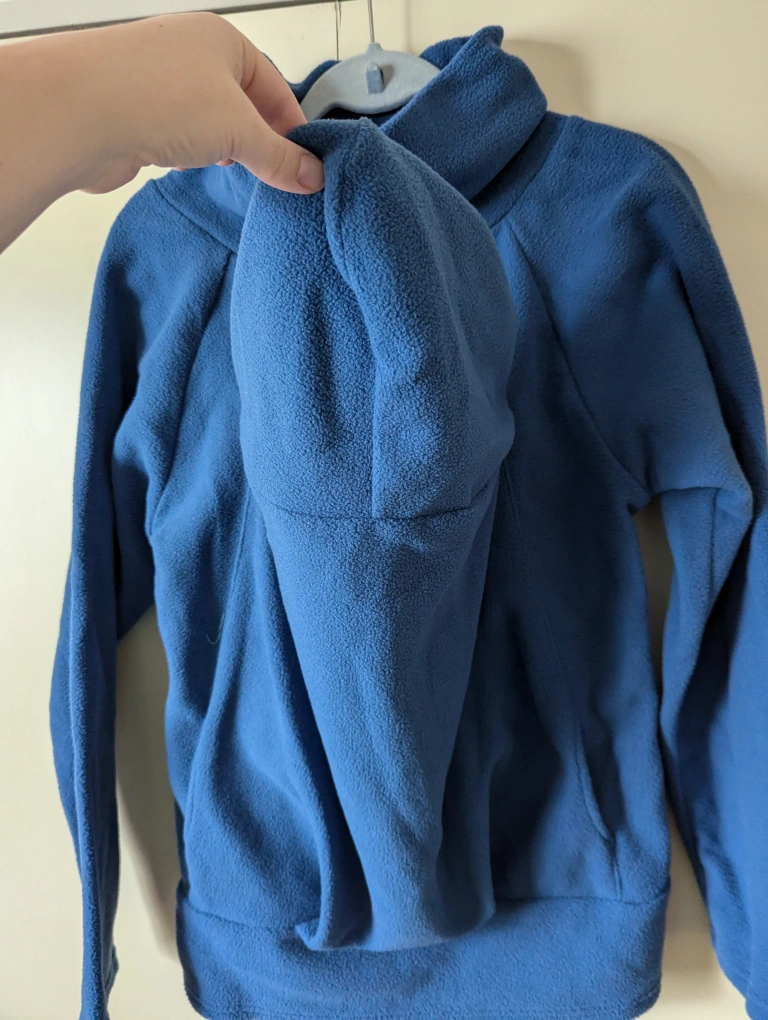 Kangaroo Sweater 赤ちゃんを抱っこできる服の写真2枚目