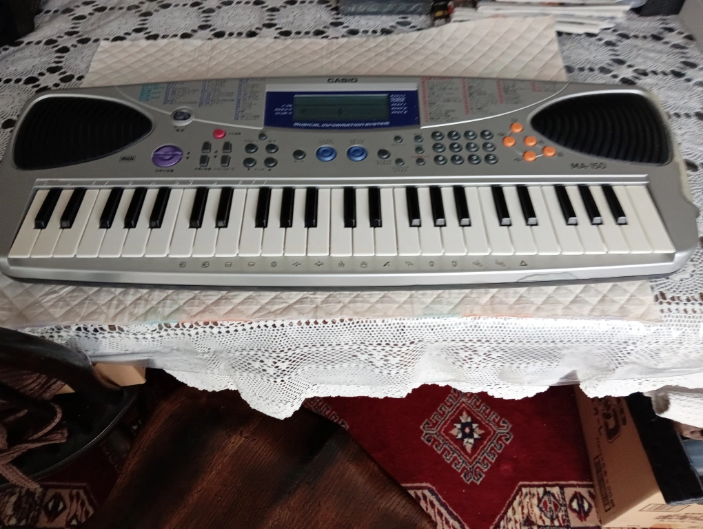 小型電子ピアノ