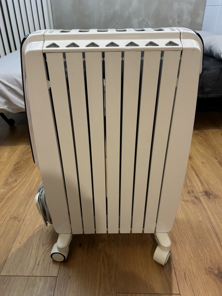 モノマニア四日市】L-01 デロンギ オイルヒーター QSD0712-MB 2015年製