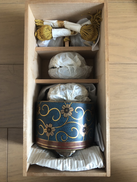 九谷　香炉　香合　風鎮　金彩　鉄仙　青粒　の写真2枚目