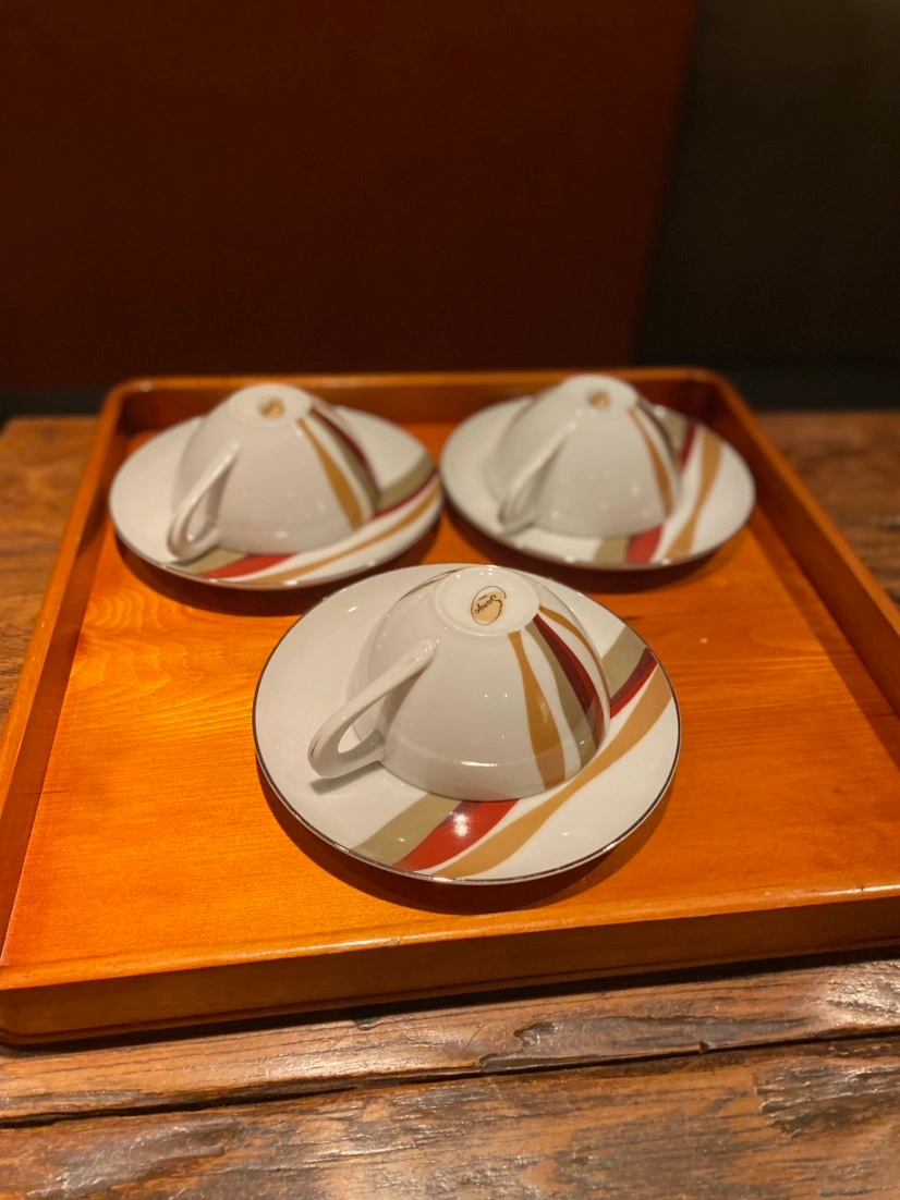 ティーカップとソーサー3セット