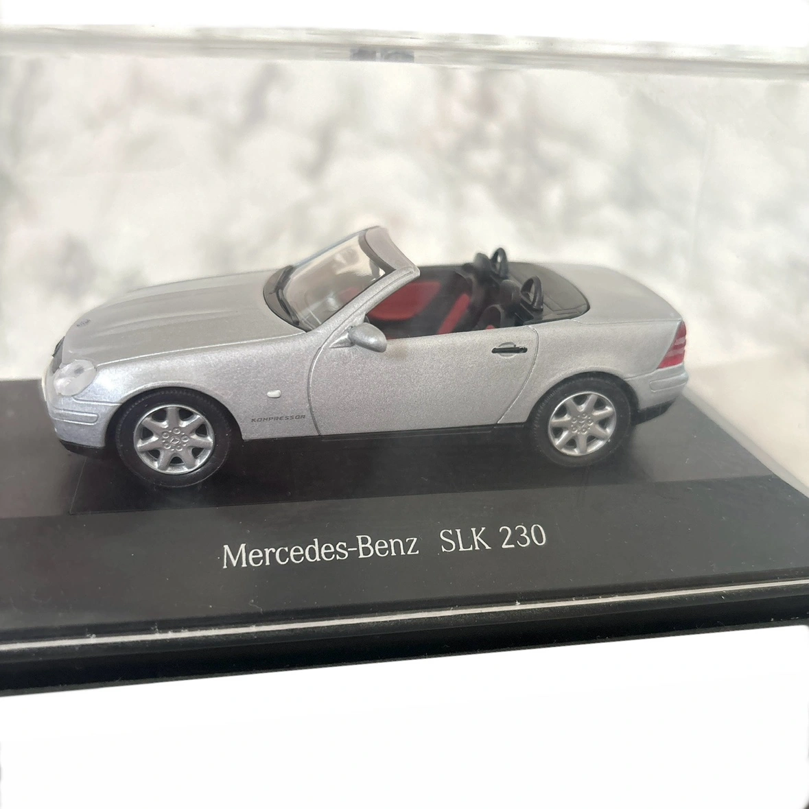 【新品未使用】メルセデスベンツ❤ミニカー モデルカー 1/43 SLK230の写真4枚目