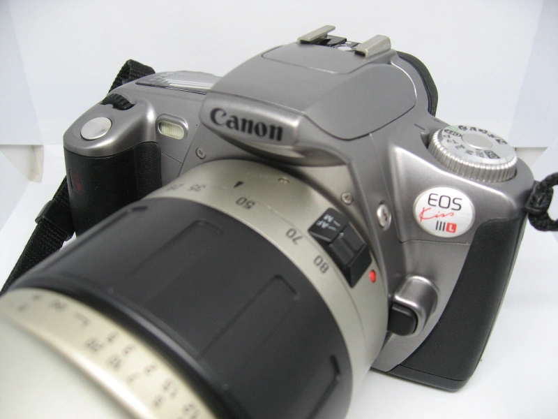 【半額】【新品電池に交換済】フィルム一眼レフカメラ キヤノンEOS KissⅢ、ズームレンズ2本付