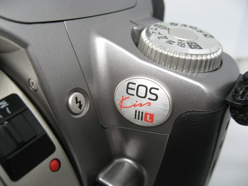 【半額】【新品電池に交換済】フィルム一眼レフカメラ キヤノンEOS KissⅢ、ズームレンズ2本付の写真2枚目